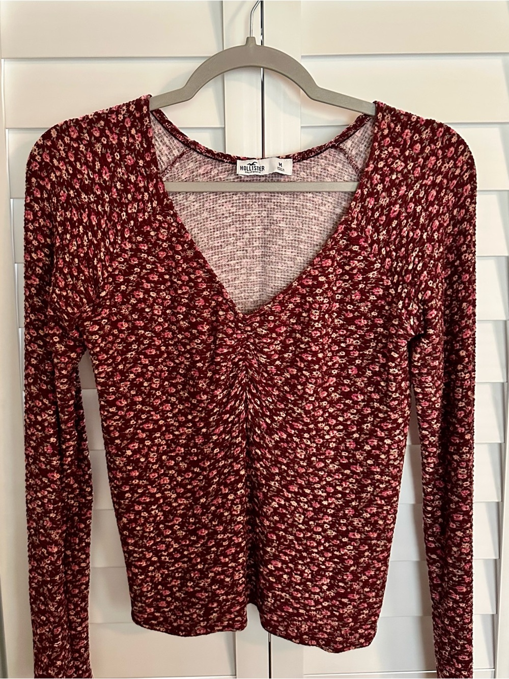 Hollister Burgundy Disty Floral V‑Neck Long Sleeve Top Size- M